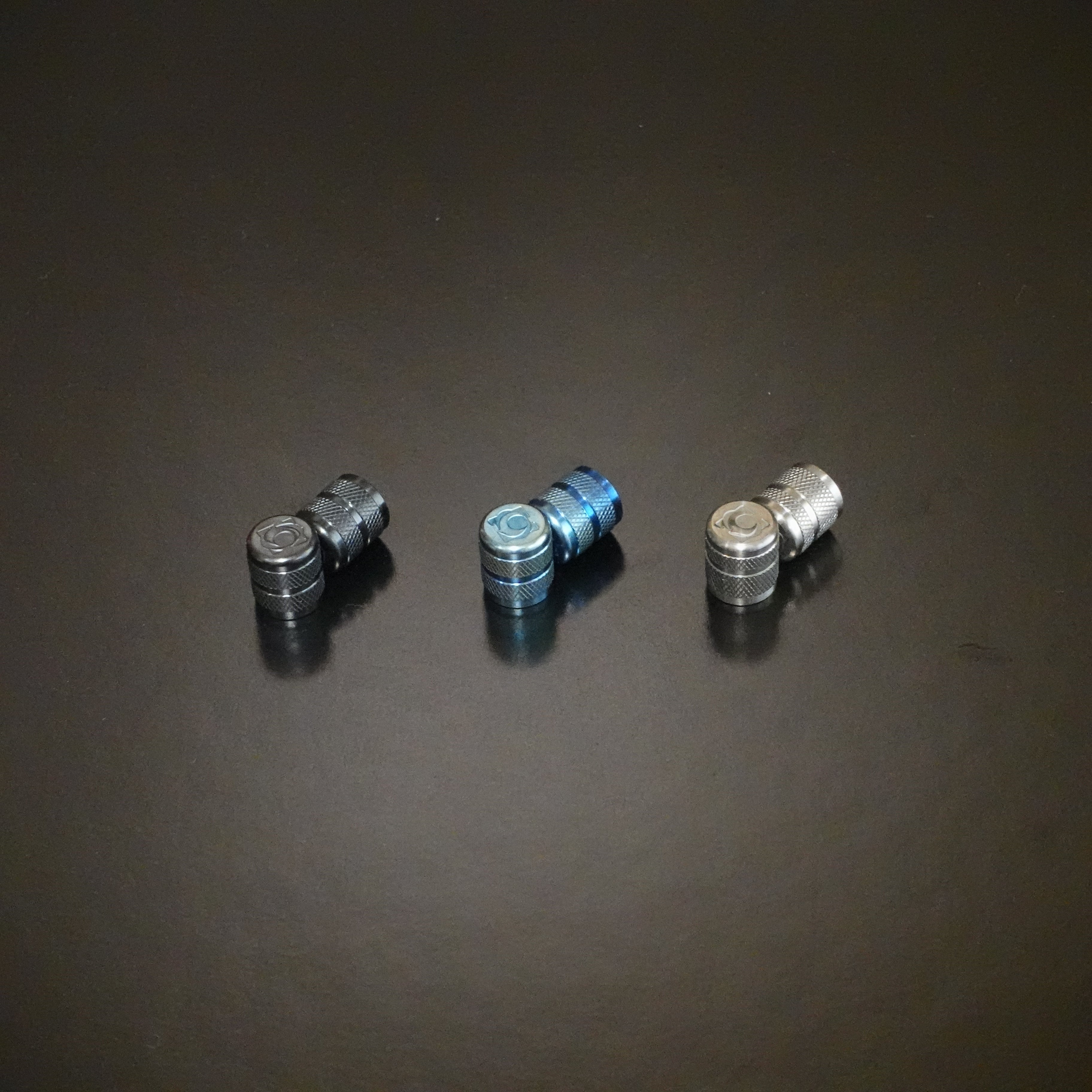 チタンエアバルブキャップの本質|なぜ“体感”が変わるのか