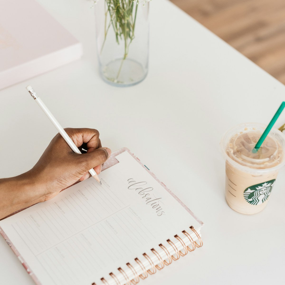 ノートに書きながら自分の強みを整理する様子